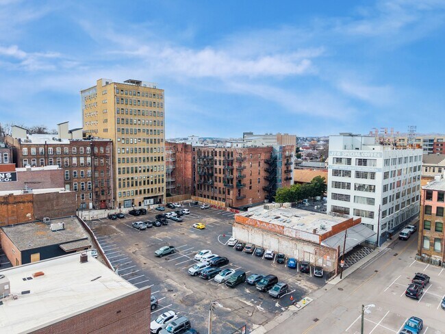 220 W Jackson Ave