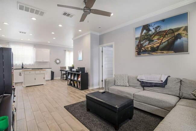 Photo - 2109 Maxwell Ln