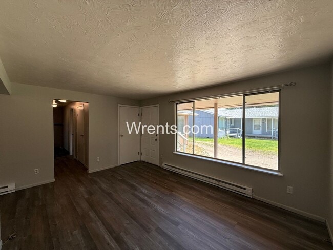 2909-2911 E Rockwell
