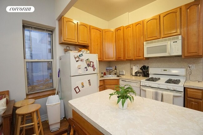 Photo - 315 E 57th St Apartment