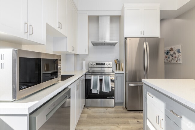 6BR, 3BA - 1,800SF - Kitchen - Campus Gate Residence's