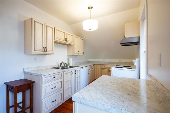 Photo - 40 E Barrows St Unit 3