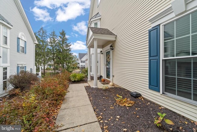 Building Photo - 221 Lookout Pl