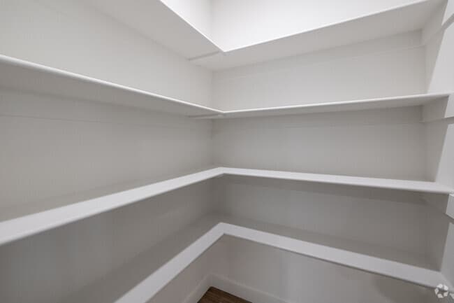 3BR, 2BA - 1,192SF - Pantry