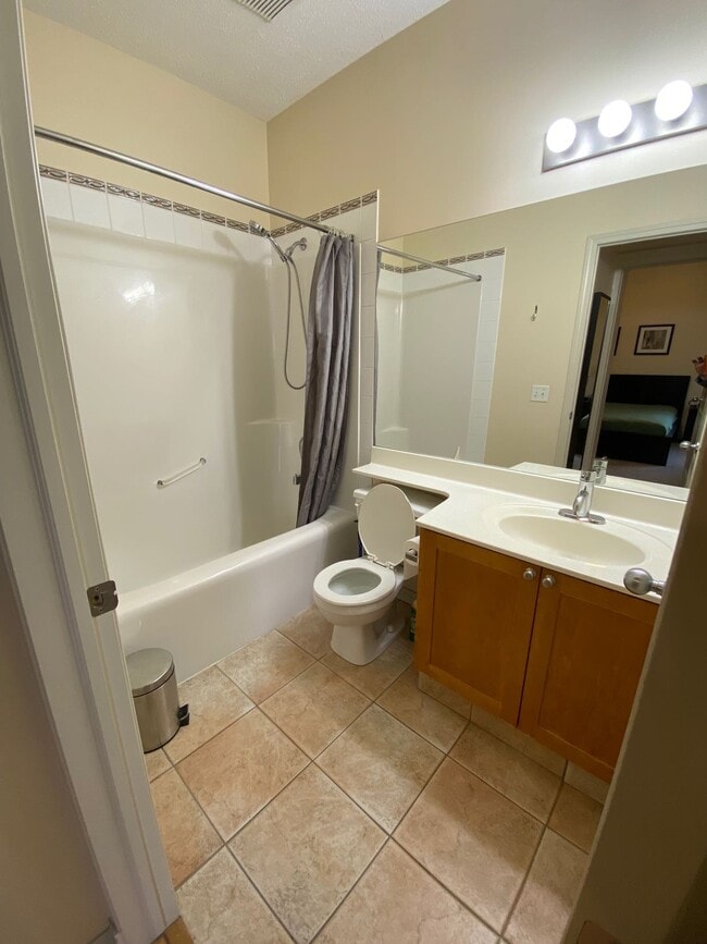 Photo - 1 Bed 1 Bath Unit in Calgary, AB Unit 237