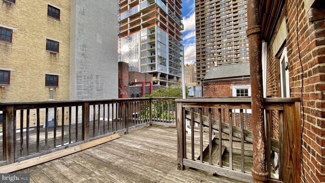 Photo - 330 S Juniper St