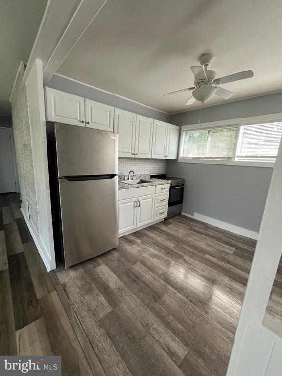 Photo - 15 Catalpa Ln