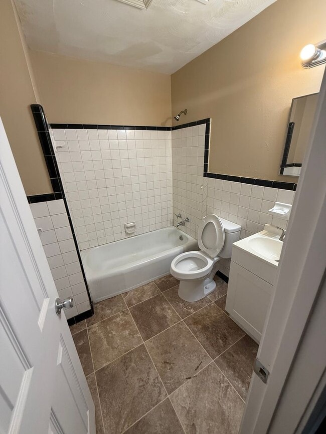 Photo - 2505 Rosebrier Ave