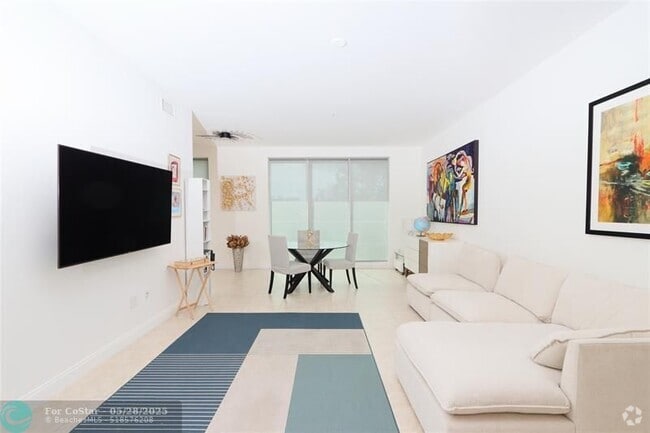 Building Photo - 411 N New River Dr E Unit 201 Rental