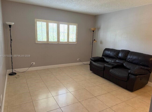 800 NE 195th St Unidad 211