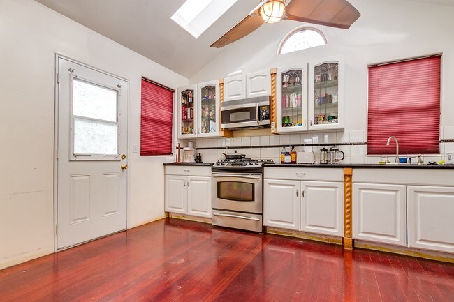 Photo - 201 E Eagle St