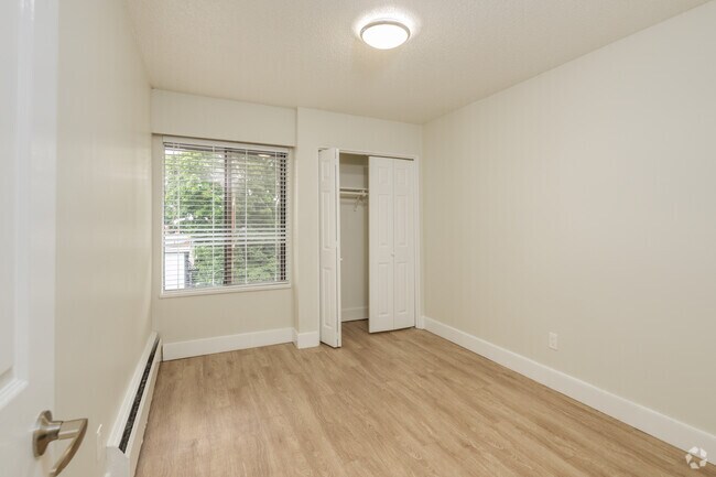 3BR, 1.5BR - 800SF