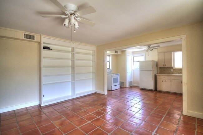 Photo - 155 Nimitz Rd