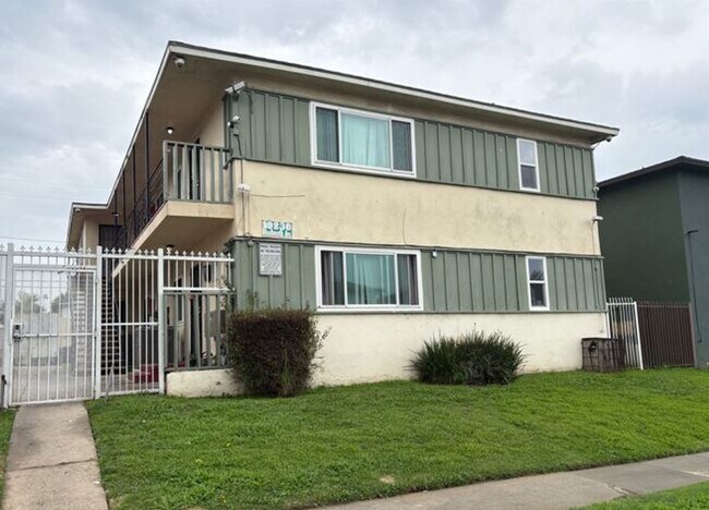 10230 Woodworth Ave