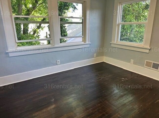 Photo - $1,295 - 3 bedroom / 1 bathroom - Single Family Home