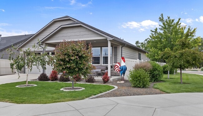 Photo - 696 Alpine Lake St