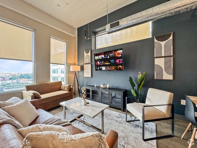 Building Photo - 555 Evergreen St Unit ID1075590P Rental