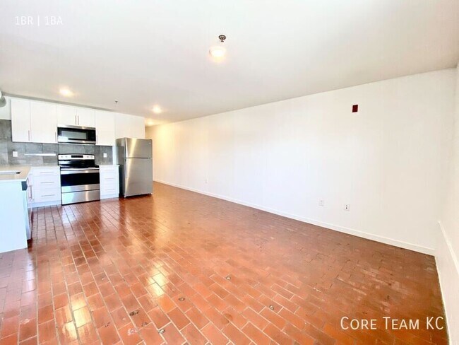 Building Photo - 1180 E 30th St Unit 221
