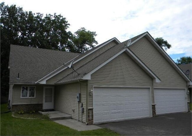 Building Photo - 1040/1044 4th St SE, Forest Lake, MN 55129 (duplex) Unit 1040 4th St SE