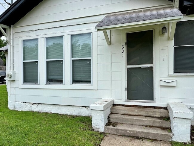 Photo - 301 Amarillo St