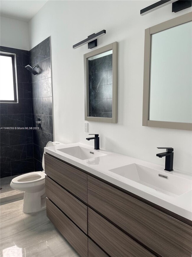 Photo - 932 SW 10th St