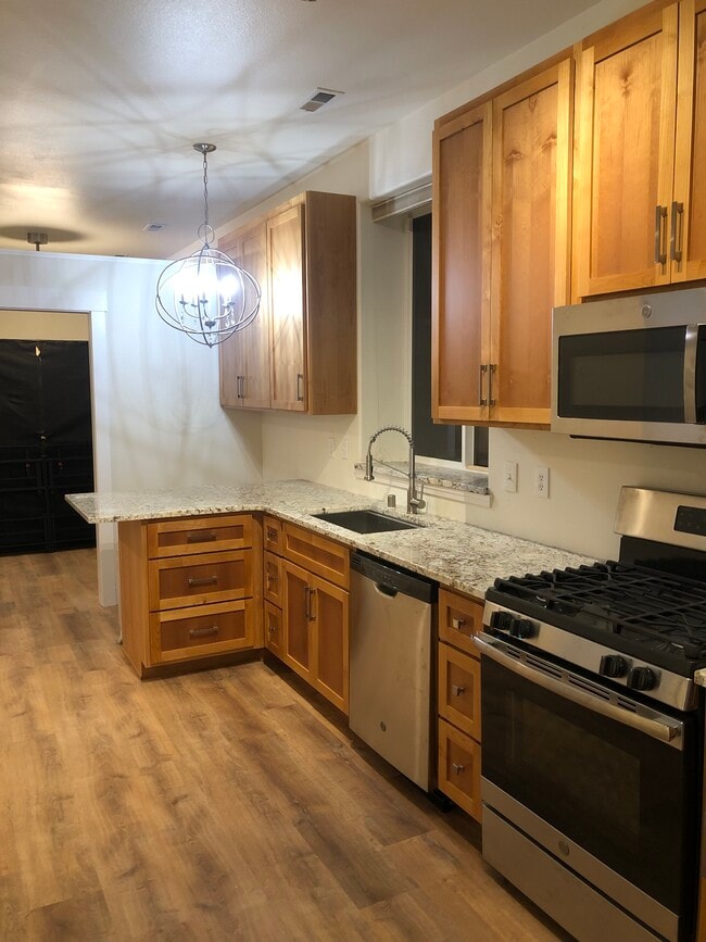 Building Photo - 1612 S Cochran St Unit Cochran Rental