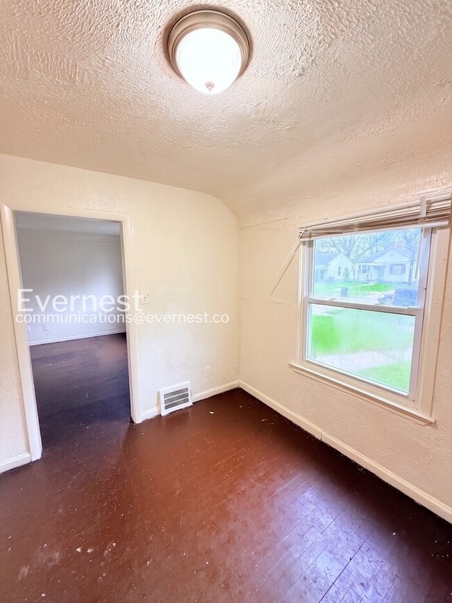 Photo - 18659 Shaftsbury Ave