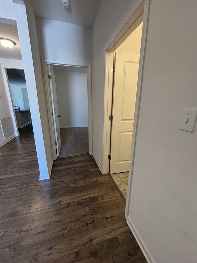 Photo - 122 Vivian Way