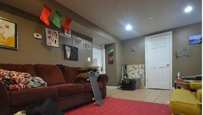 Photo - 4BR 2Bth unit! Great location!