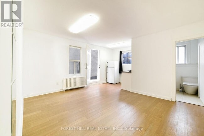 Photo - 280 Eglinton Ave W