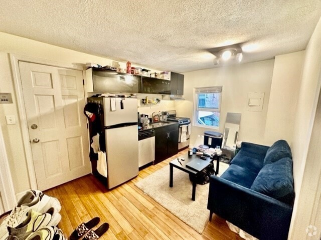 Building Photo - 20 Bartlett Pl Unit 1 Rental