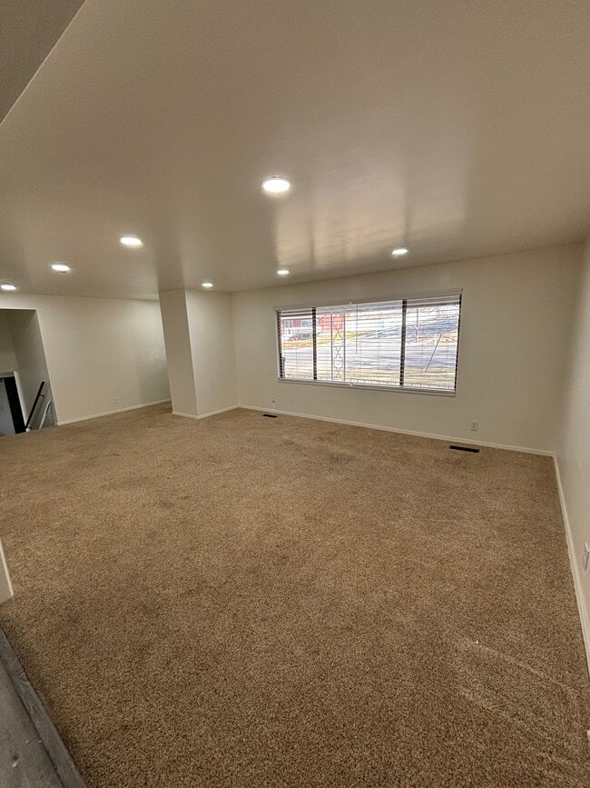 Photo - 579 N Highland Blvd