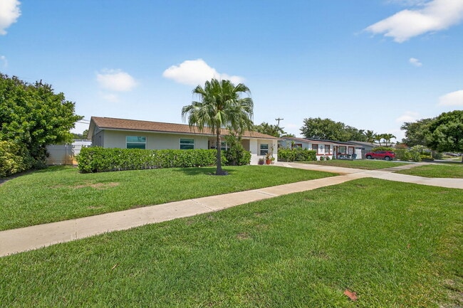 Photo - 704 Juniper Dr