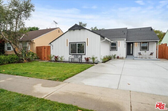 Photo - 5815 Saloma Ave