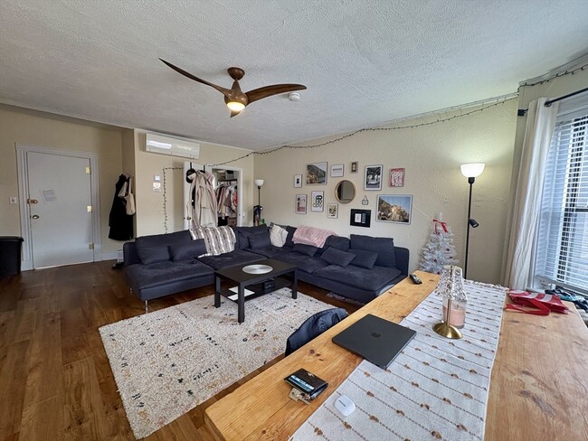 Photo - 914 Beacon St Unit 4