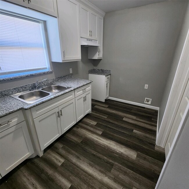 Building Photo - 122 Pineview Dr