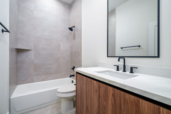 Photo - 112 Tolima Dove St