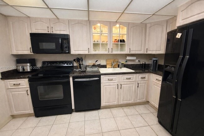 Building Photo - 20505 E Country Club Dr