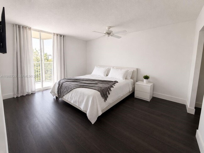 Building Photo - 299 NW 52nd Terrace Unit PH-X