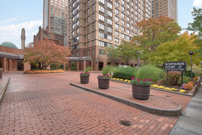Normandie Court