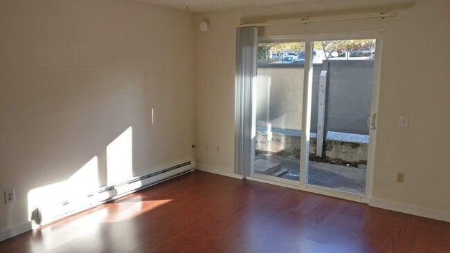 Photo - "Beautiful Remodeled 3 bed 1 bath in downt... Unit 11