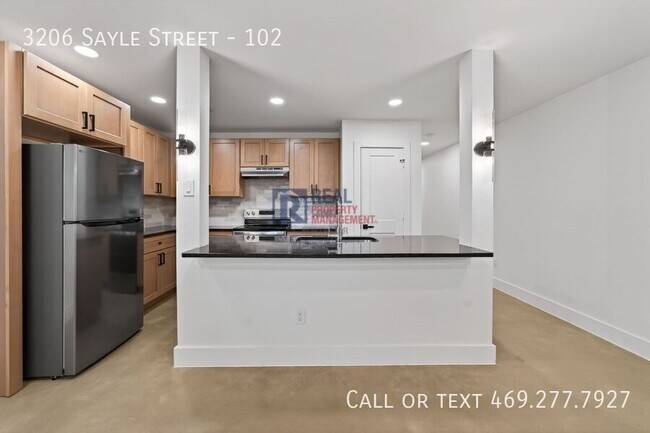 Photo - 3206 Sayle St