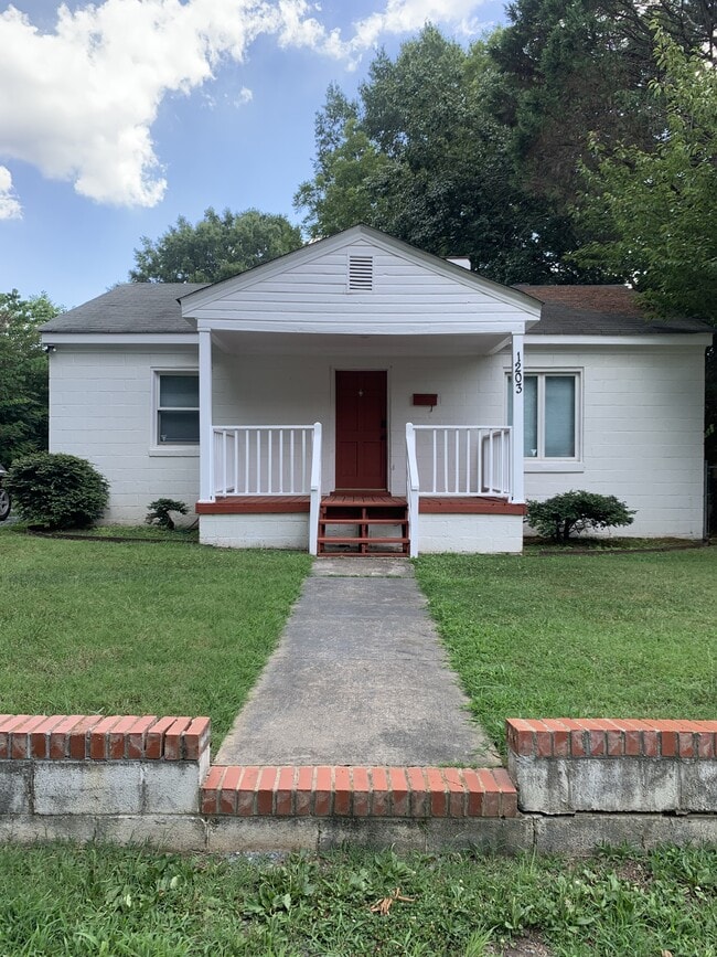 Building Photo - 1203 W Crowell St