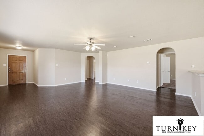 Photo - 557 Winbridge Ln