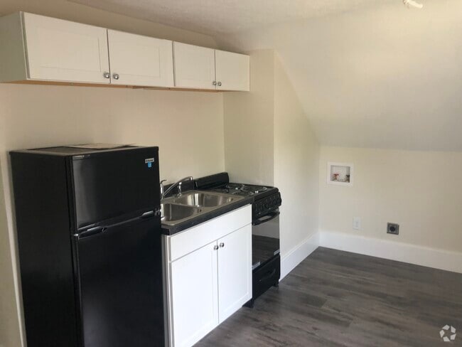 Building Photo - 610 S Washington St Unit #2 Upstairs Rental