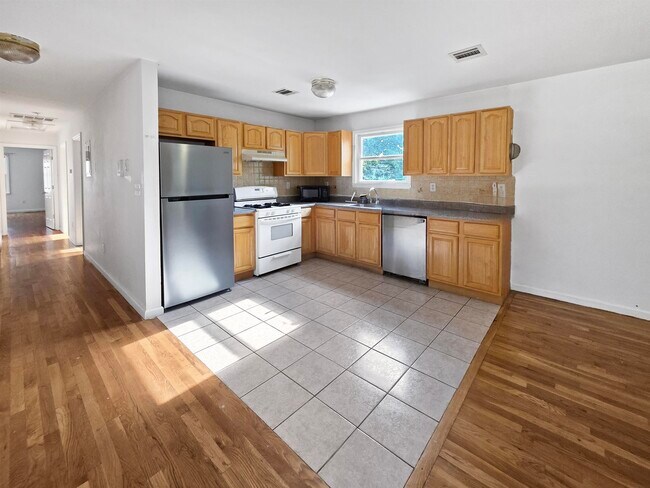 Photo - 14 Nevin St Unit 2