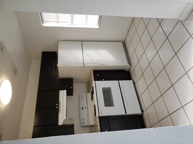 Photo - 15633 Avalon Ave Unidad A