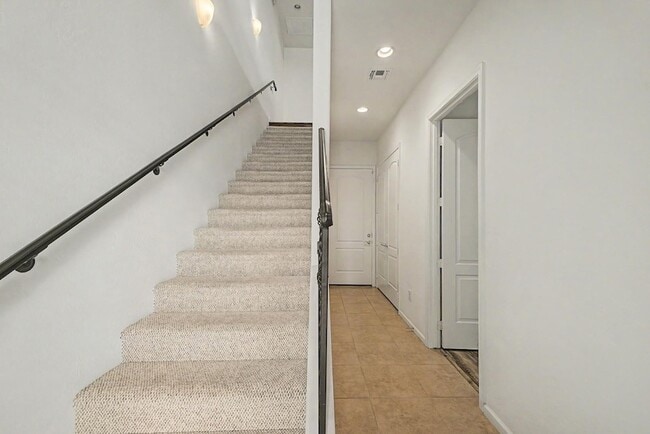 Photo - 124 N California St