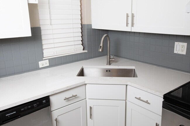 Building Photo - 2738 Carambola Cir S Unit 1913