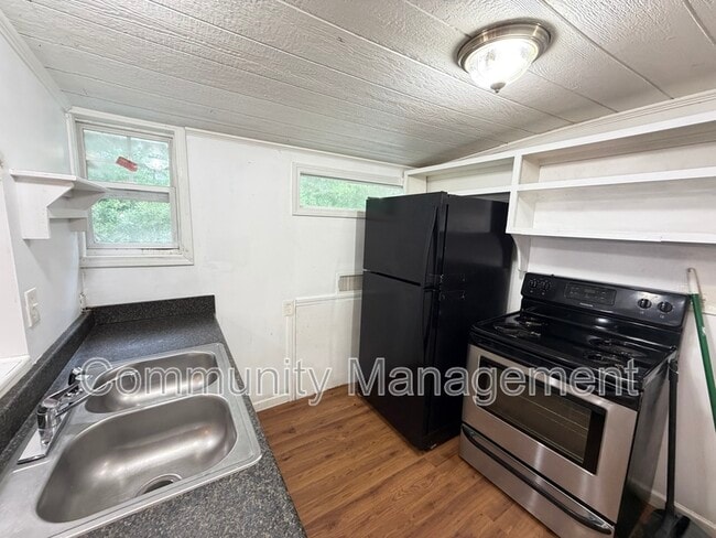 Photo - 18819 Greenwell Springs Rd Unidad Apt D4